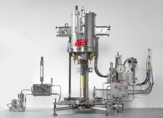 Four d'élaboration de combustible nucléaire en cellule blindée 1800°C