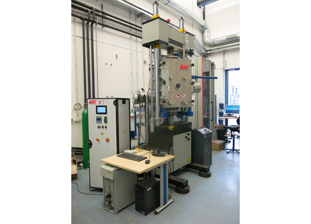 1500°C Induction furnace for traction, compression, fatigue