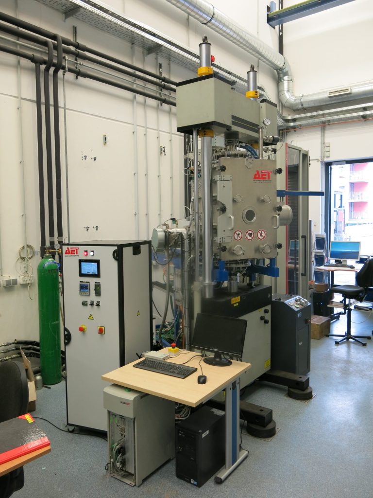 1500°C Induction furnace for traction, compression, fatigue